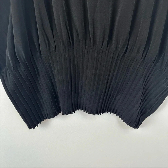 Chicos Women’s Knit Kit Pintuck Topper Size 2/12 Black Pleated Batwing Sleeve - Picture 9 of 9
